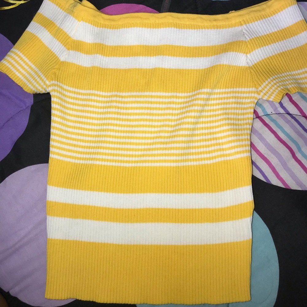 Off shoulder crop